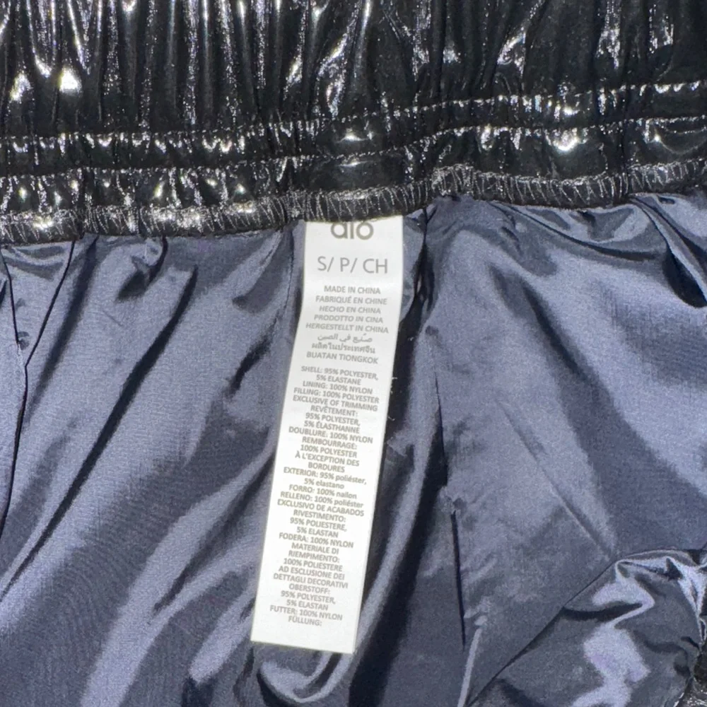 ALO Yoga Snomoto Puffer Mini Skirt - Black, Small